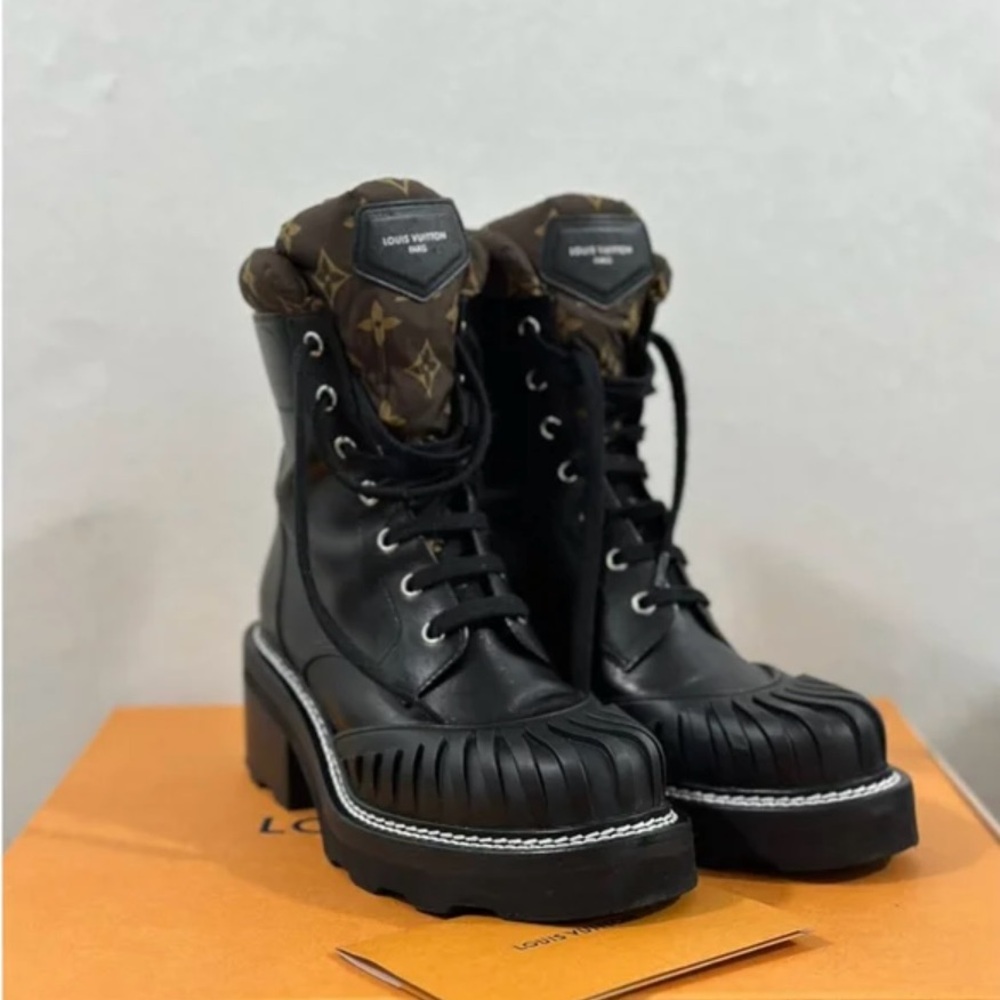 *VERY GOOD CONDITION* Louis Vuitton Monogram Nylon LV Beauborg Boots